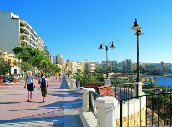 Superb Seafront Family *