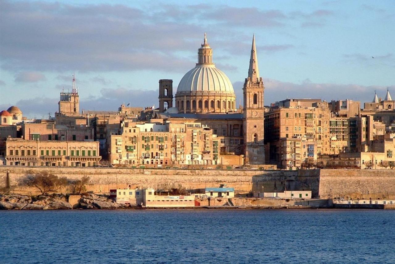 Apartment Superb Seafront Family Sliema