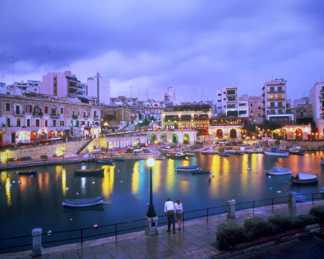 Superb Seafront Family Apartment Sliema
