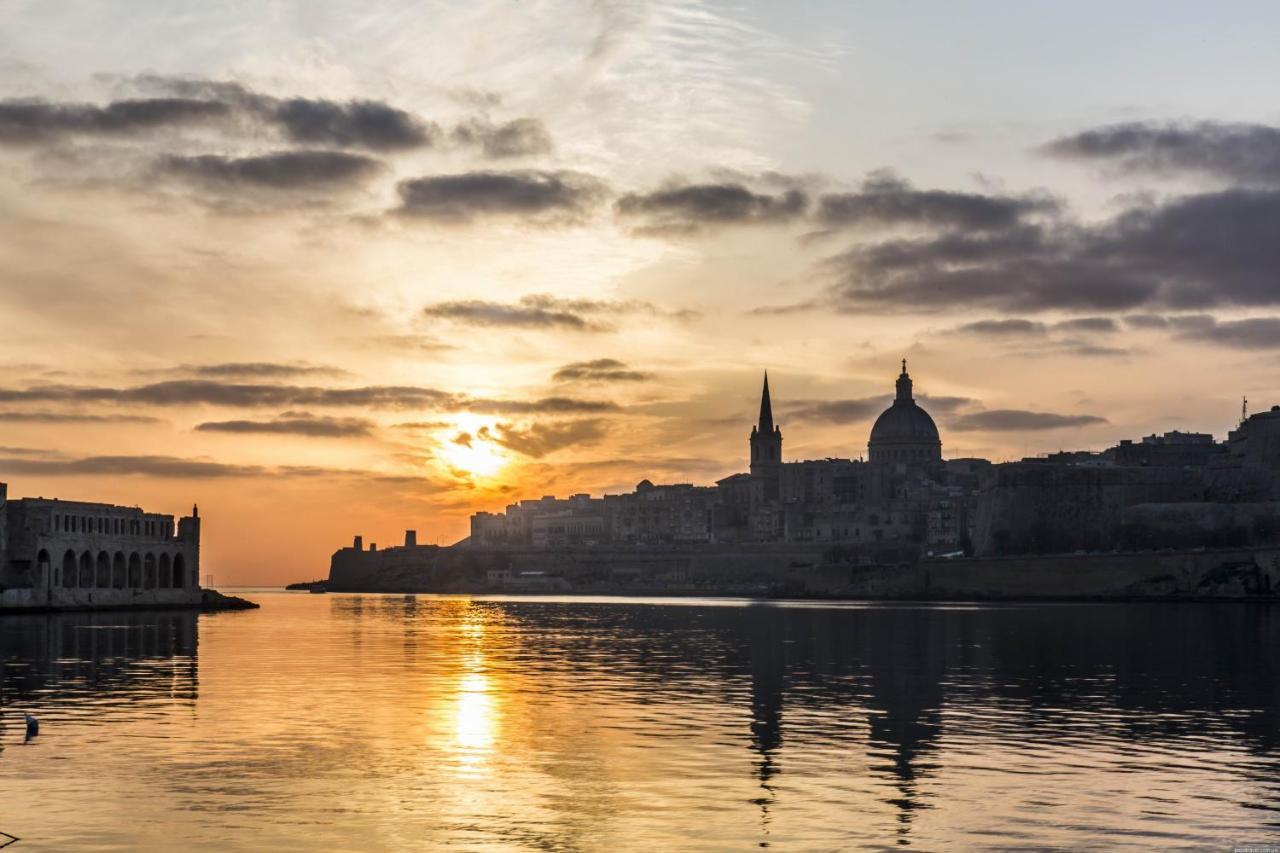 Superb Seafront Family Sliema